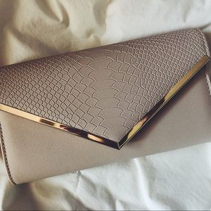 ARDENE Clutch with Attachable Straps